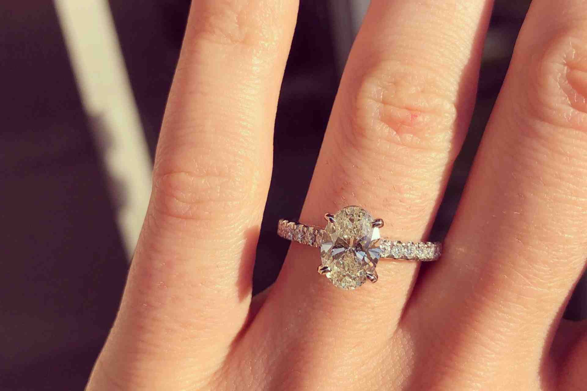 Pierścionek zaręczynowy