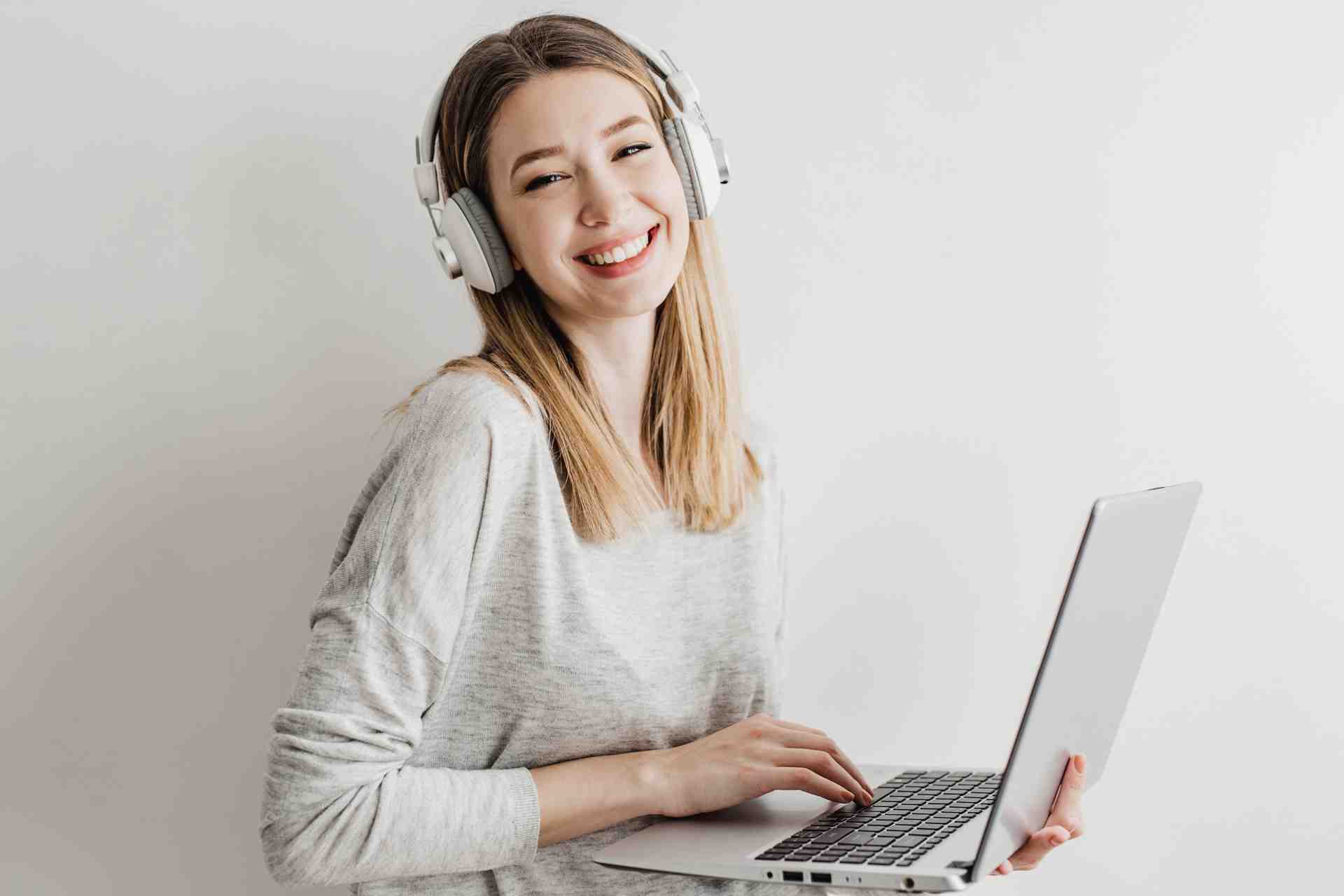 Wideo kursy na laptopie